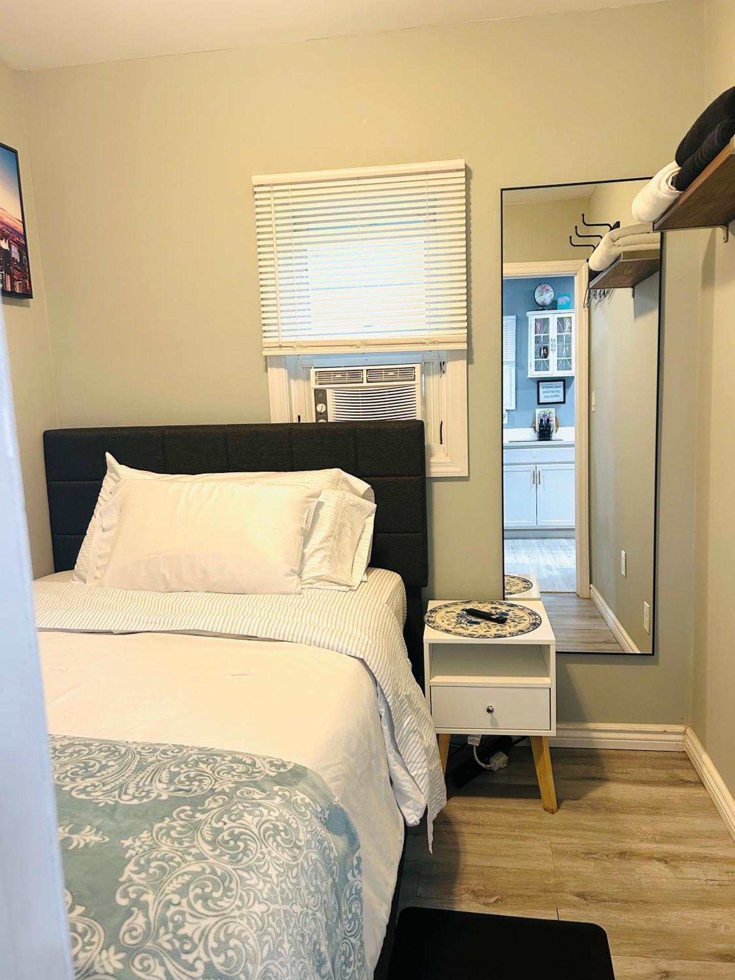 Fancy Studio Private Entrance Selden المظهر الخارجي الصورة