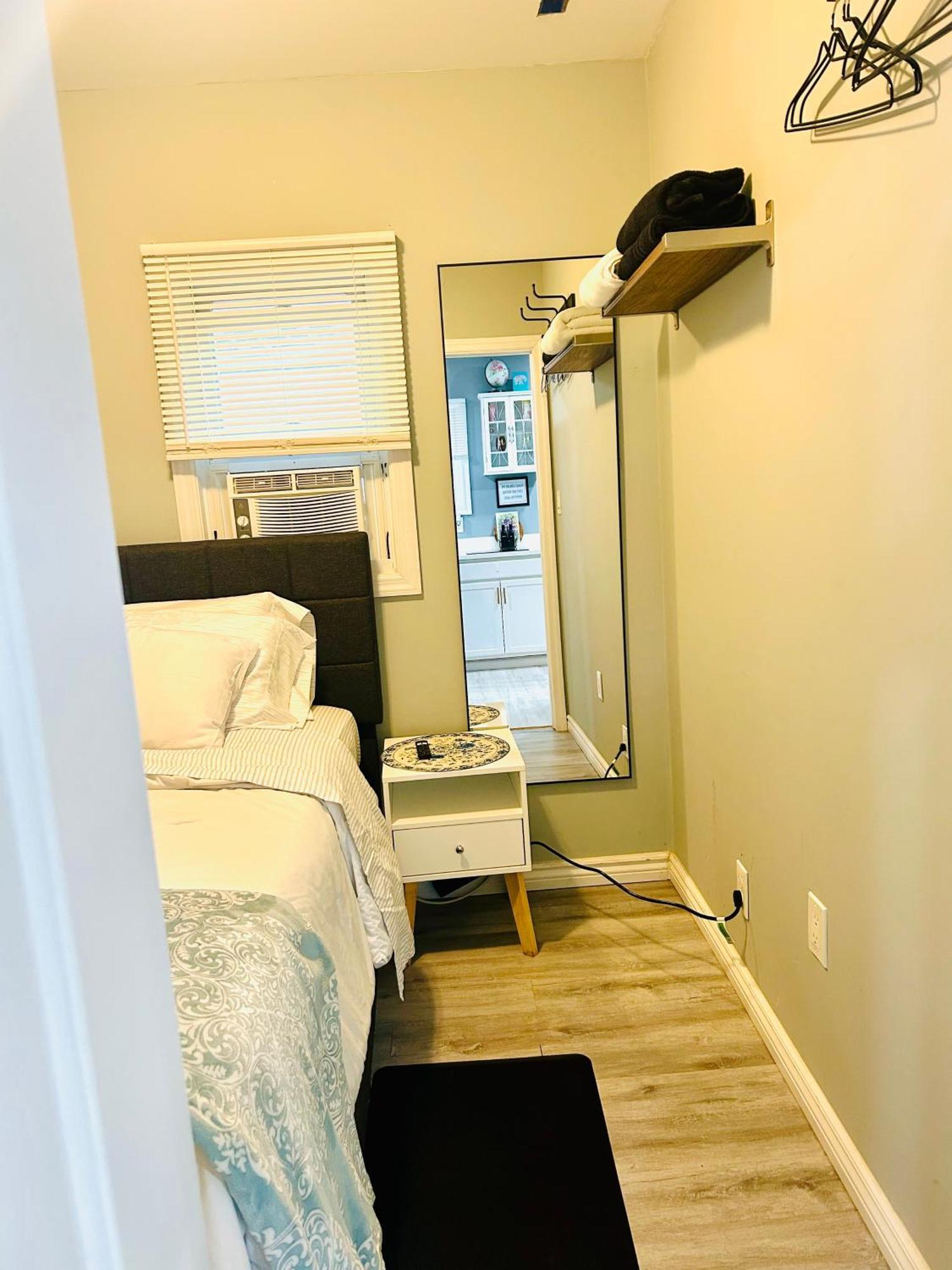 Fancy Studio Private Entrance Selden المظهر الخارجي الصورة
